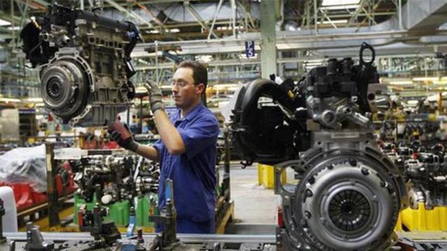 Brexit: Operario trabajando en la industria de la automoción / EFE