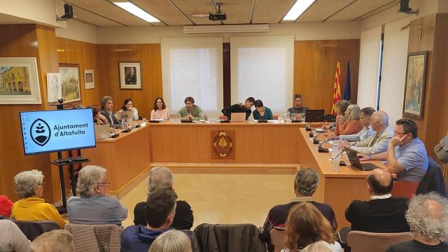 Miembros del Ayuntamiento de Altafulla durante la sesión plenaria / AJUNTAMENT D'ALTAFULLA