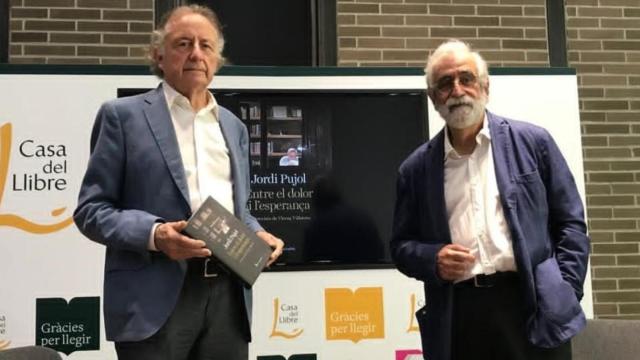Josep Ramoneda (izq.) y Vicenç Villatoro (der.) en la presentación del libro 'Entre el dolor i l'esperança', una larga entrevista con Jordi Pujol / EP
