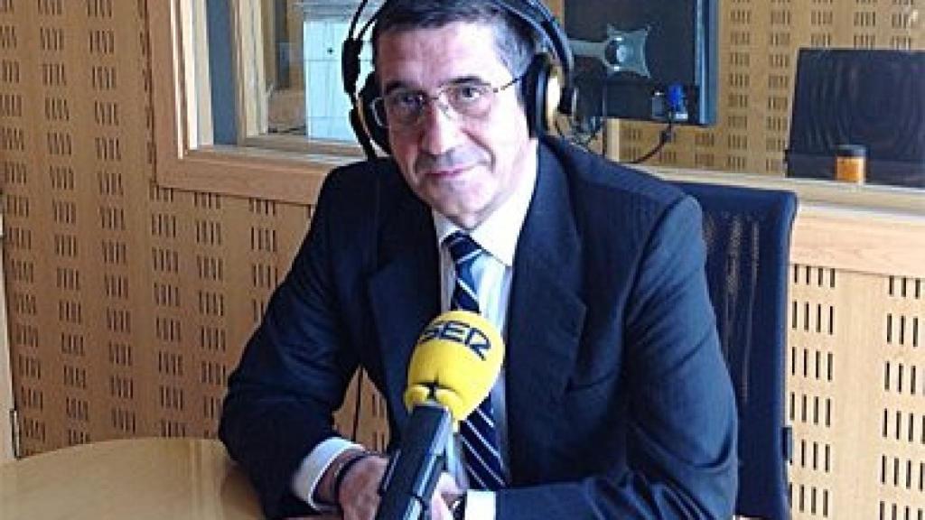 Patxi López, en los estudios de la Cadena Ser