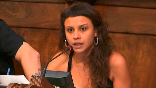 Maria Rovira, portavoz de la CUP en Barcelona, en una intervención en el pleno municipal / CG