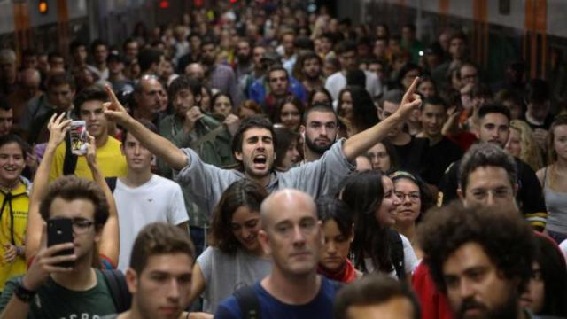 Imagen de un manifestante el 3 de octubre de 2017 en Cataluña, en pleno desafío independentista / EFE