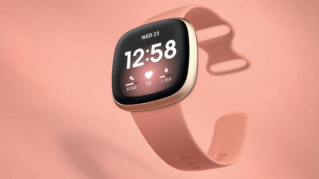 Versa 3 uno de los 3 wearables de Fitbit para hacer deporte este otoño / FITBIT