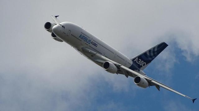 Avión realizando uno de sus vuelos / G-R Mottez EN UNSPLASH