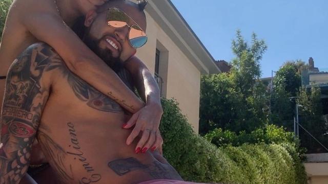 Sonia Isaza besa a Arturo Vidal / INSTAGRAM