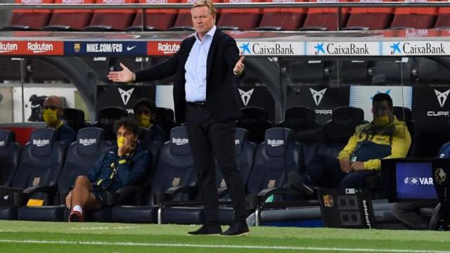 Ronald Koeman en un partido con el Barça / EFE
