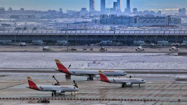 El aeropuerto de Barajas durante la mañana del 8 de enero /CONTROLADORES