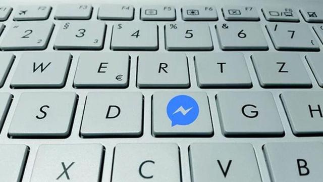 Teclado de ordenador con el símbolo de la red por el que la parricida contactó con Soler / PIXABAY