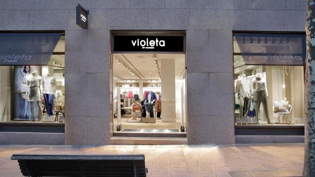 Una tienda Violeta by Mango en una imagen de recurso / MANGO (EP)