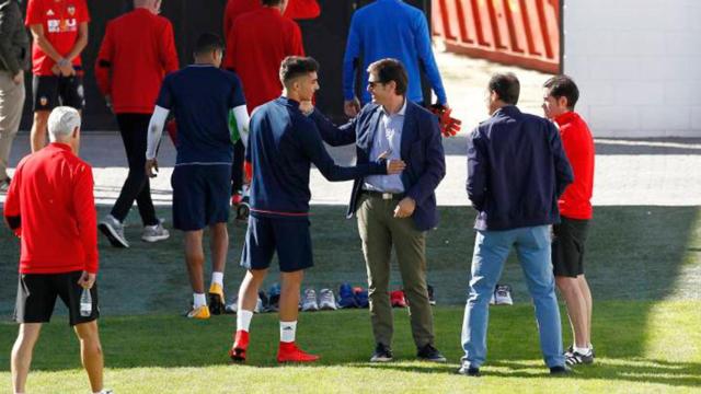 Mateu Alemany y Ferran Torres, tras un entrenamiento del Valencia / Archivo