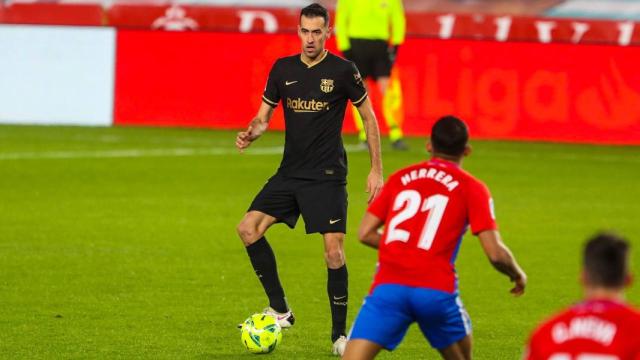 Busquets celebra su partido 600 con el Barça ante el Granada / FC BARCELONA