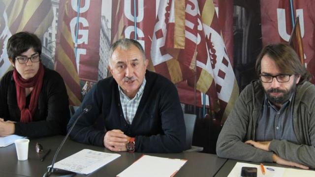 Josep Maria Álvarez (centro), junto a Laura Pelay (i) y Camil Ros (d) en una imagen de archivo previa al relevo en UGT de Cataluña / EP