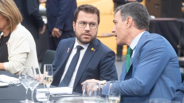El presidente de la Generalitat, Pere Aragonès, y el presidente del Gobierno, Pedro Sánchez, en los Premios Pymes 2022 / CEDIDA