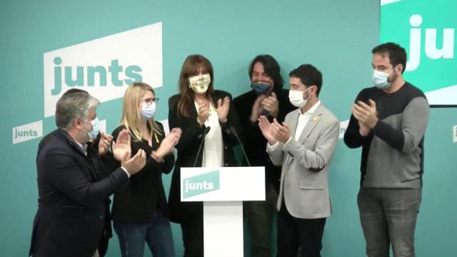 Laura Borràs (c) junto al perdedor de las primarias en JxCat, Damià Calvet (2d), y el resto de los primeras espadas del partido / EP