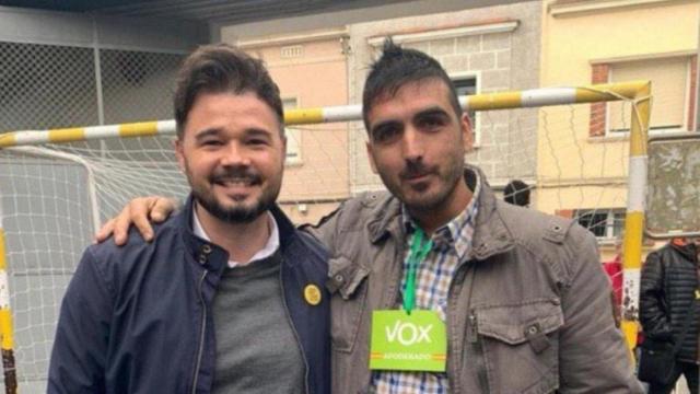 Gabriel Rufián, diputado de ERC, con un apoderado de Vox / @gabrielrufian