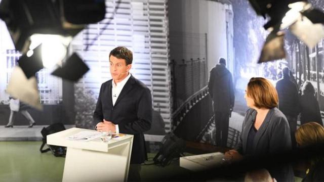 Manuel Valls, candidato de Valls BCN, junto a la alcaldesa de Barcelona, Ada Colau / CG