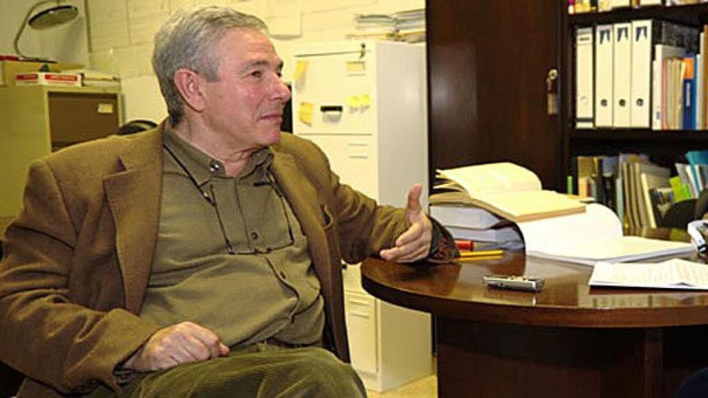 El catedrático de Economía de la UAB Clemente Polo, durante la entrevista de Jordi Bernal