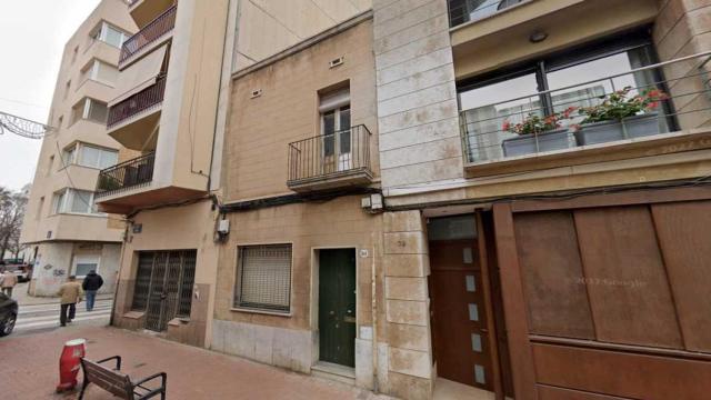 El acusado acabó con la vida de su mujer en el número 80 de la calle de Volta, en Terrassa / GOOGLE STREET VIEW