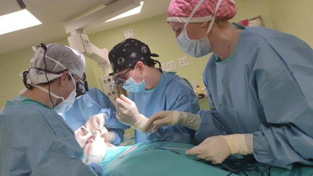 El Dr. Jesús Alfonso González, jefe del Servicio de Cirugía Plástica, Estética y Reparadora de HM Nou Delfos / CEDIDA