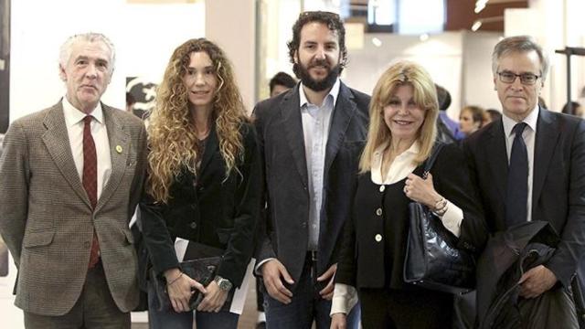 Borja Thyssen (c.), junto a su mujer, Blanca Cuesta (i.), y su madre, Carmen Cervera (d.) / EP