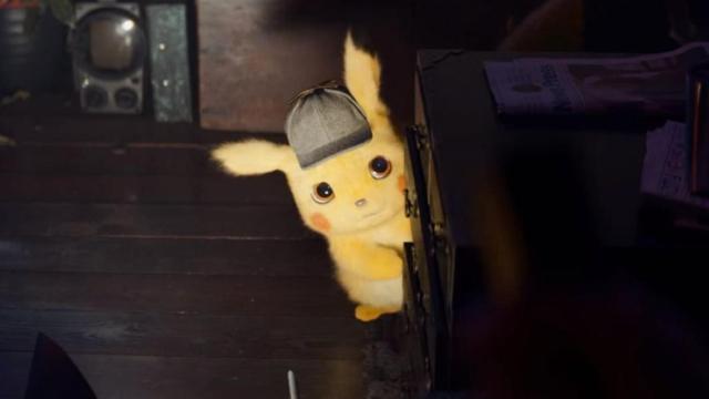 El Pokémon Pikachu se esconde tras un mueble / AGENCIAS