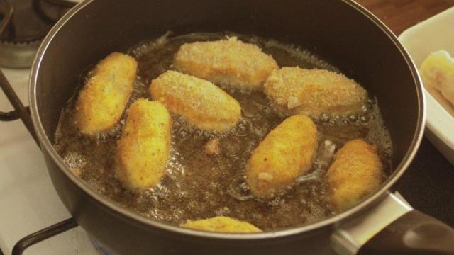 Una foto de unas croquetas que cocinadas desprenden ese tipo de humos