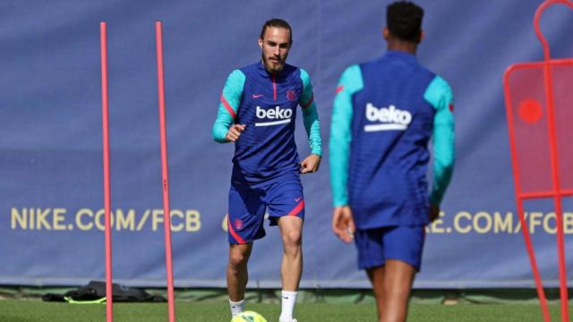 Mingueza en un entrenamiento con el Barça / FC Barcelona
