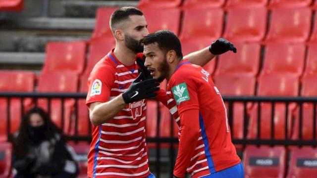 Luis Suárez celebra un gol del Granada / EFE