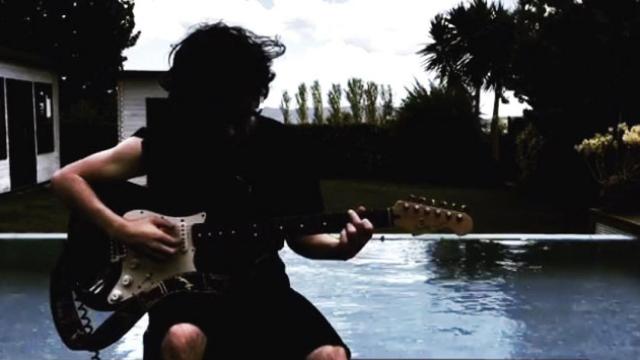 El chalé con piscina de la familia de Ampurdanès, con un familiar con el rostro pixelado / CG