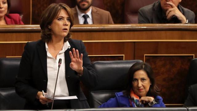 La ministra de Justicia, Dolores Delgado, durante su intervención en la sesión de control al Ejecutivo que hoy tiene lugar en el Congreso de los Diputados / EFE