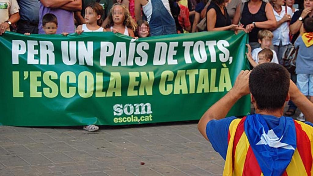 Manifestación contra el bilingüismo escolar y a favor de la inmersión lingüística