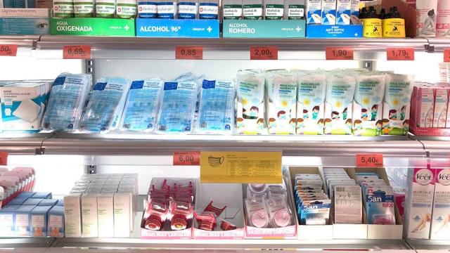 Mascarillas infantiles y otros productos en un supermercado Mercadona / MERCADONA