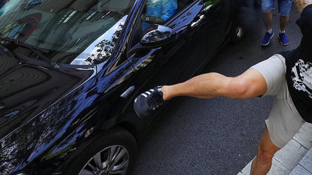 Agresión de un taxista a un VTC en Barcelona / RTVE