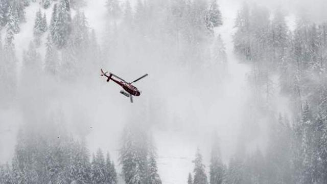 Una foto de archivo de un helicóptero durante el rescate en Los Alpes / EFE