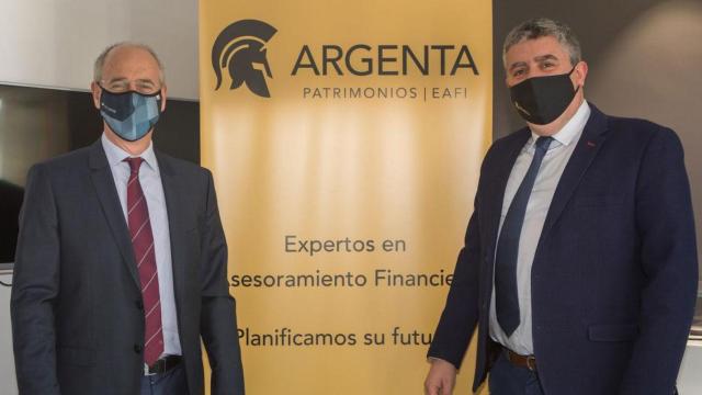 El consejero delegado de Vall Banc, José Luis Dorado (i), y el director de Argenta Patrimonios, Juan Manuel Casanovas (d) / CG