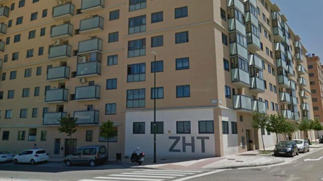 Oficinas de Construcciones y Edificaciones ZHT / CG