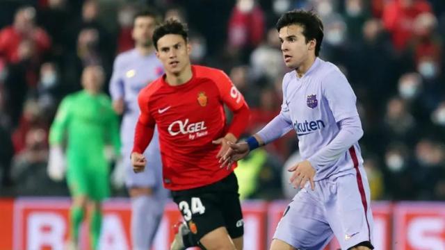 Riqui Puig, en el campo del Mallorca / FCB