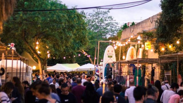 Gente paseando por el 'Palo Market Fest' / PALO ALTO