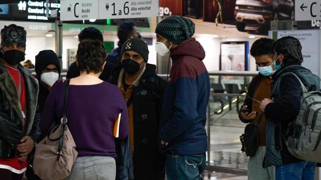 Refugiados de la guerra en Ucrania, a la llegada a Barcelona-Sants /  LUIS MIGUEL AÑÓN (CG)