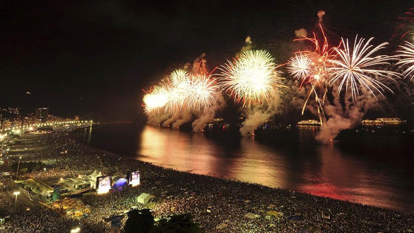 Nochevieja en la playa de Copacabana / BOOKING