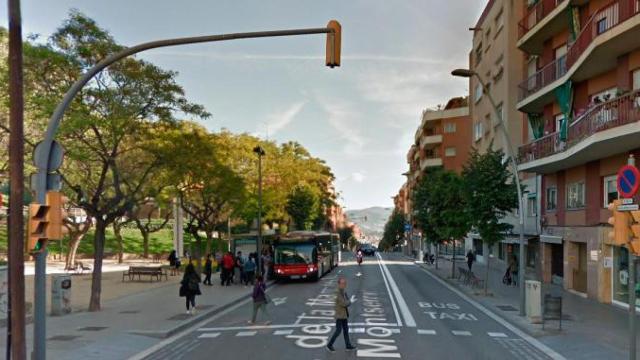 Esta es la distancia entre la parada de autobús y el semáforo donde se ha producido el atropello