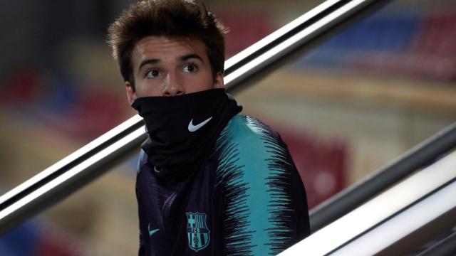 Riqui Puig, abrigado en el Camp Nou / EFE