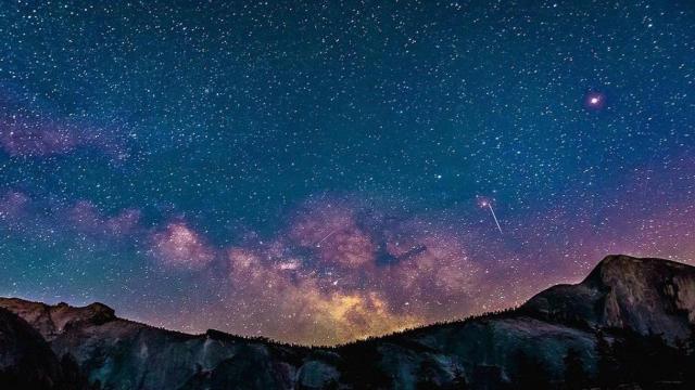 Lluvia de estrellas, uno de los fenómenos astronómicos más populares / StockSnap EN PIXABAY