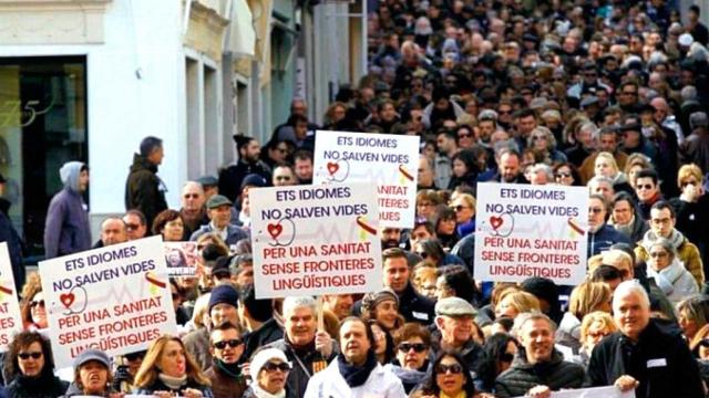 Manifestación en Mahón (Menorca) contra el catalán como requisito para los médicos / EP
