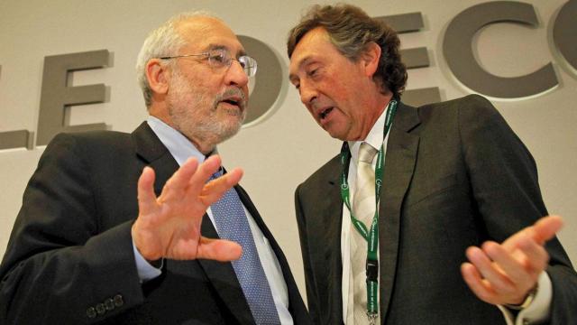 Artur Carulla (d), expresidente de Agrolimen, el 'holding' empresarial de la familia Carulla / EFE