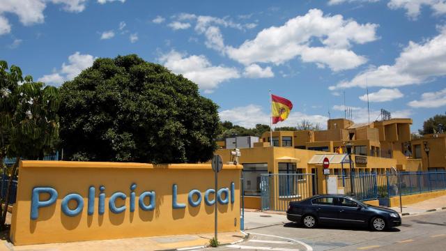 Dos policías acusados de violación se libran de la cárcel EFE