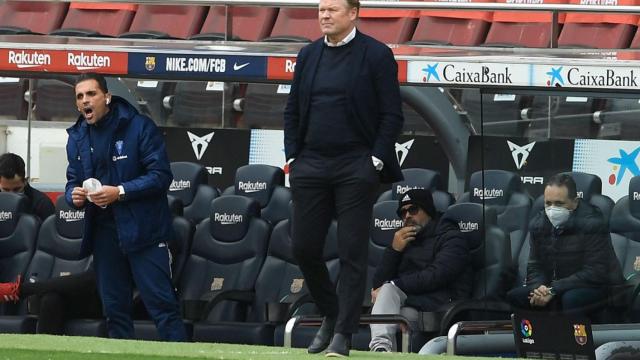Koeman, decepcionado en un instante del partido contra el Cádiz | EFE