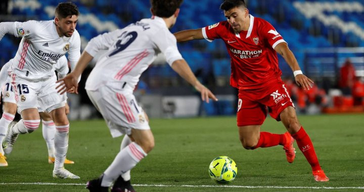 Acuña contra el Real Madrid / EFE