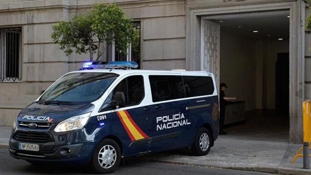 Un furgón de la Policía Nacional traslada a Joaquim Forn del Tribunal Supremo a la cárcel, en una imagen de archivo / EFE