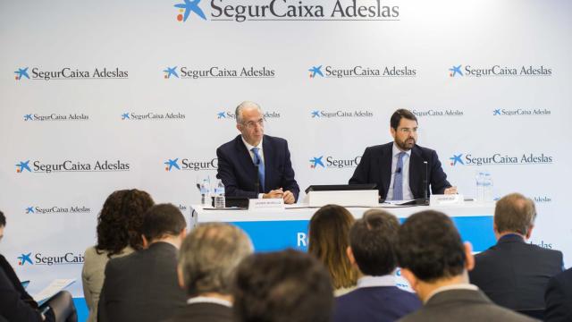 El director general de SegurCaixa Adeslas, Javier Murillo, y el presidente de la aseguradora, Javier Mira, en la presentación de resultados de 2016 / CG